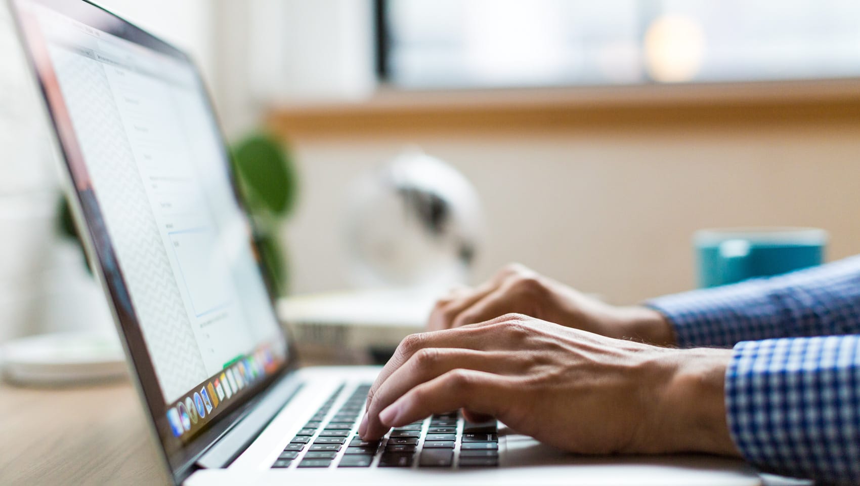 Man using a Macbook